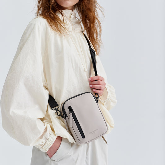 Däsh Verti Crossbody – Taupe | Gaston Luga