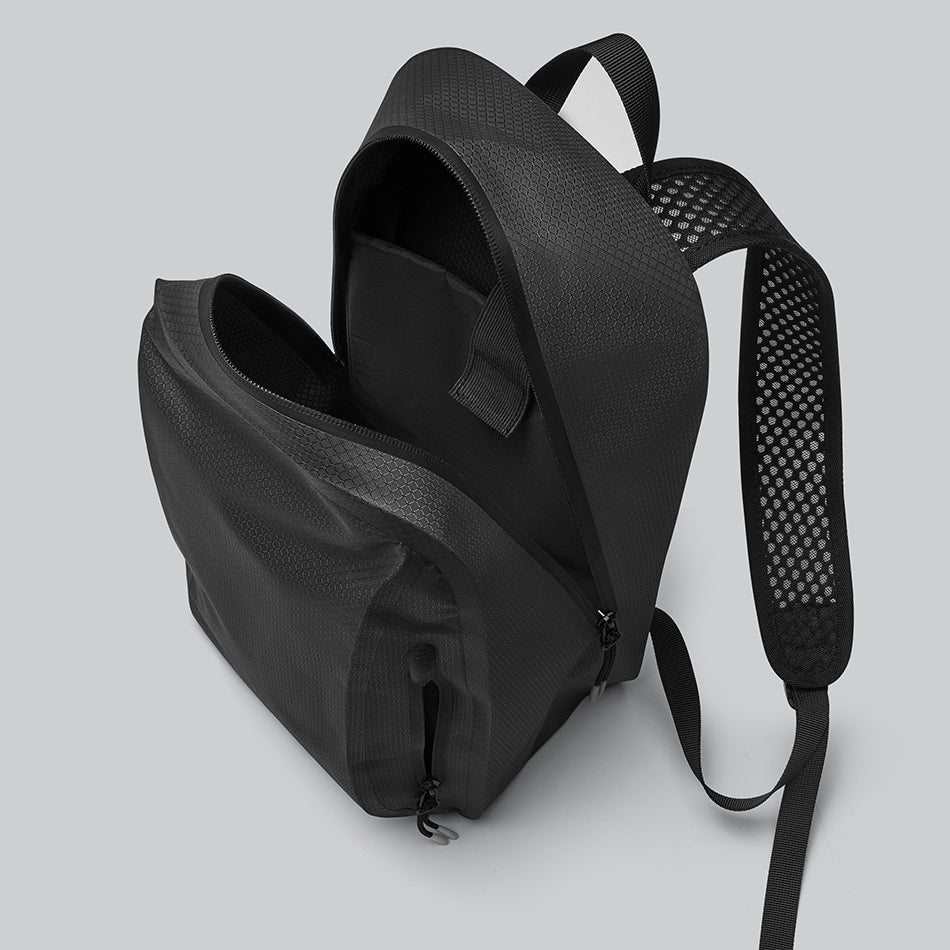 Lightweight DuoSeal Backpack 14" – Noir | Gaston Luga