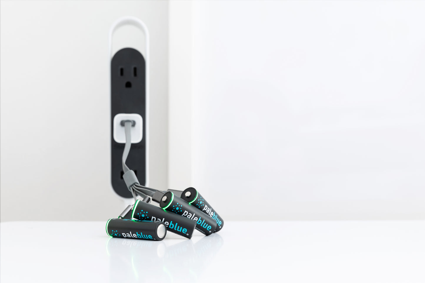 Pale Blue AAA / LR03 - with USB-C rechargeable port