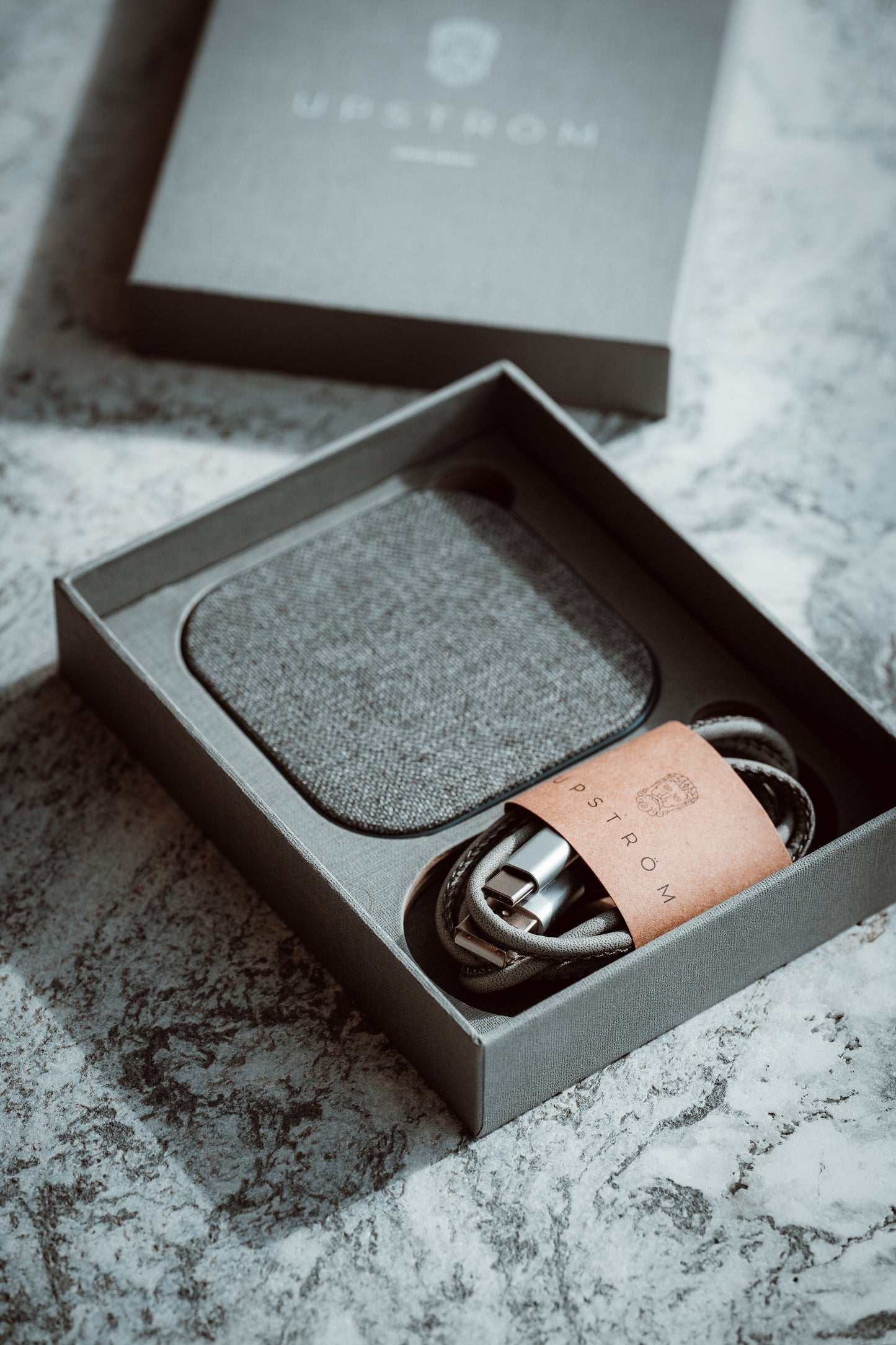 Upström HÄMP – Chargeur sans fil éco-conçu en chanvre et aluminium recyclé