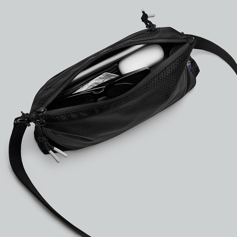 Lightweight Crossbody – Noir | Gaston Luga