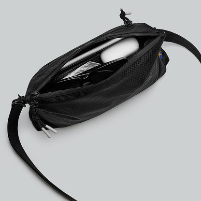 Lightweight Crossbody – Noir | Gaston Luga