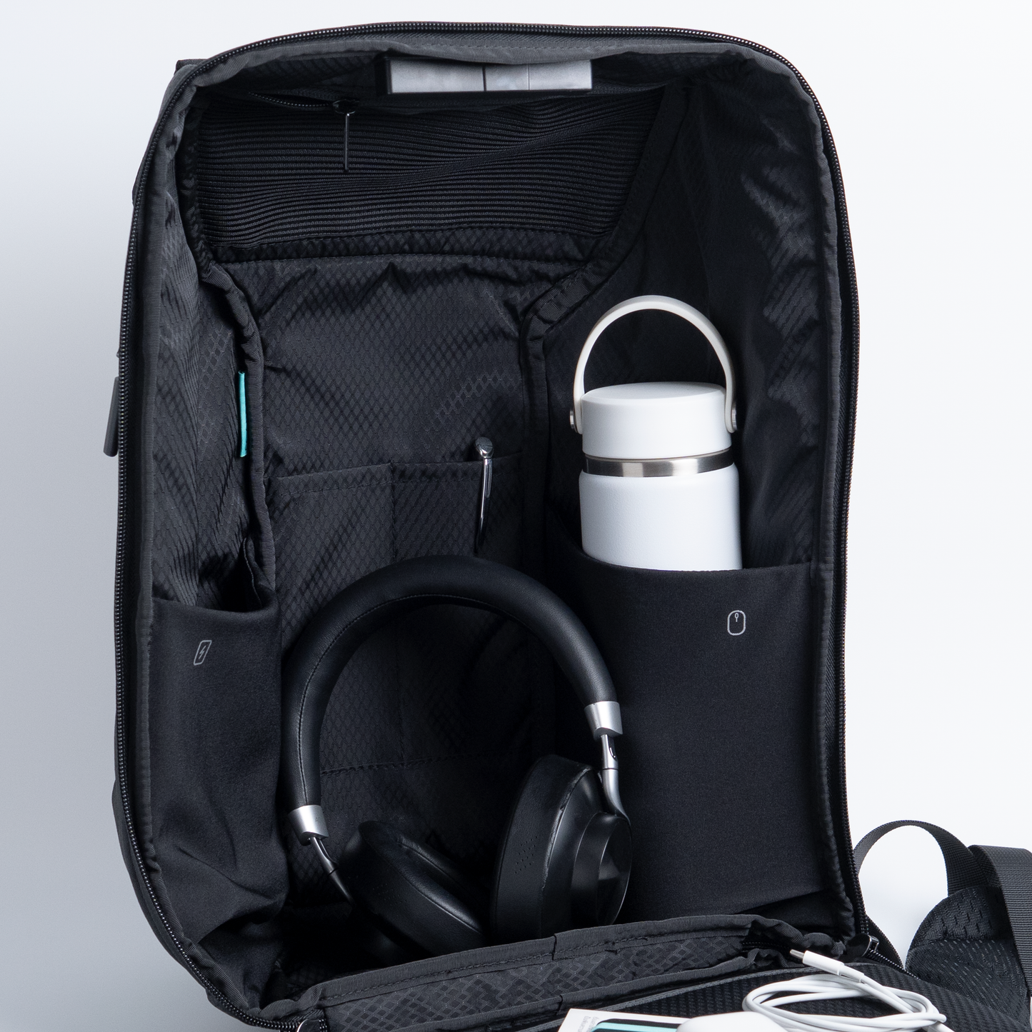 Scapade AirPack – Connected Backpack with Apple Find My