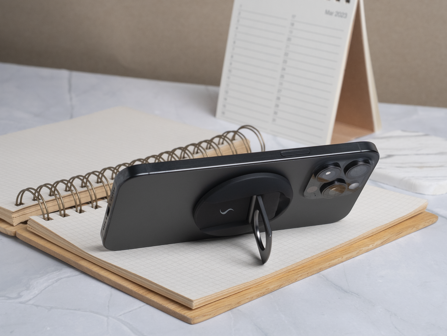 Scapade MagStand – Support magnétique d’iPhone pour MacBook