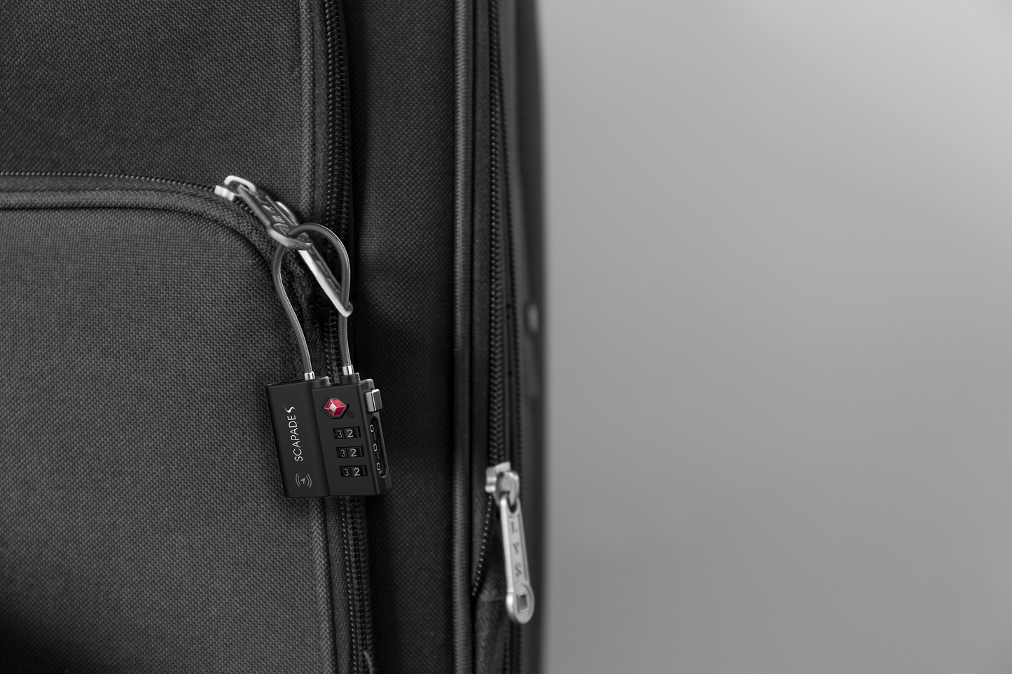 Scapade AirLock – Connected TSA Padlock with Apple Find My and Rechargeable Battery