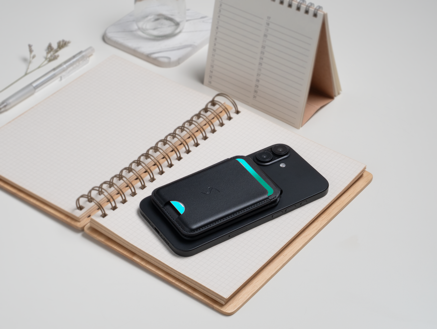 Scapade MagCard Pro – Porte-cartes MagSafe connecté avec Apple Find My