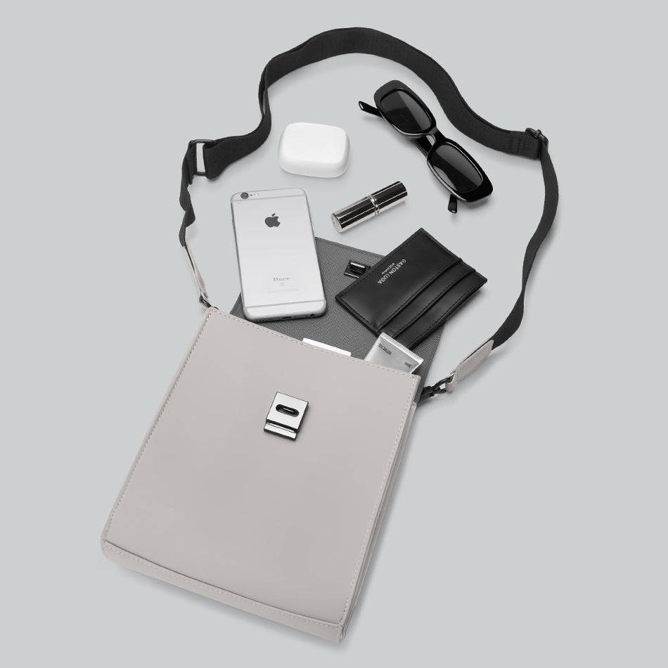 Spläsh ID Crossbody – Taupe | Gaston Luga
