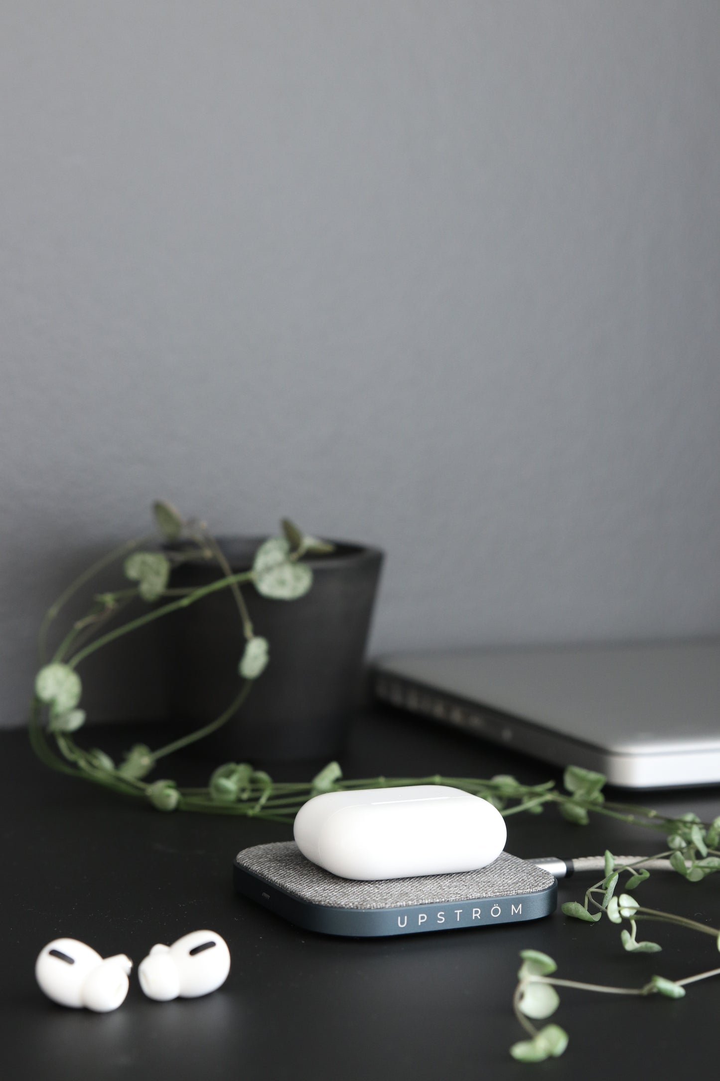 Upström HÄMP – Chargeur sans fil éco-conçu en chanvre et aluminium recyclé